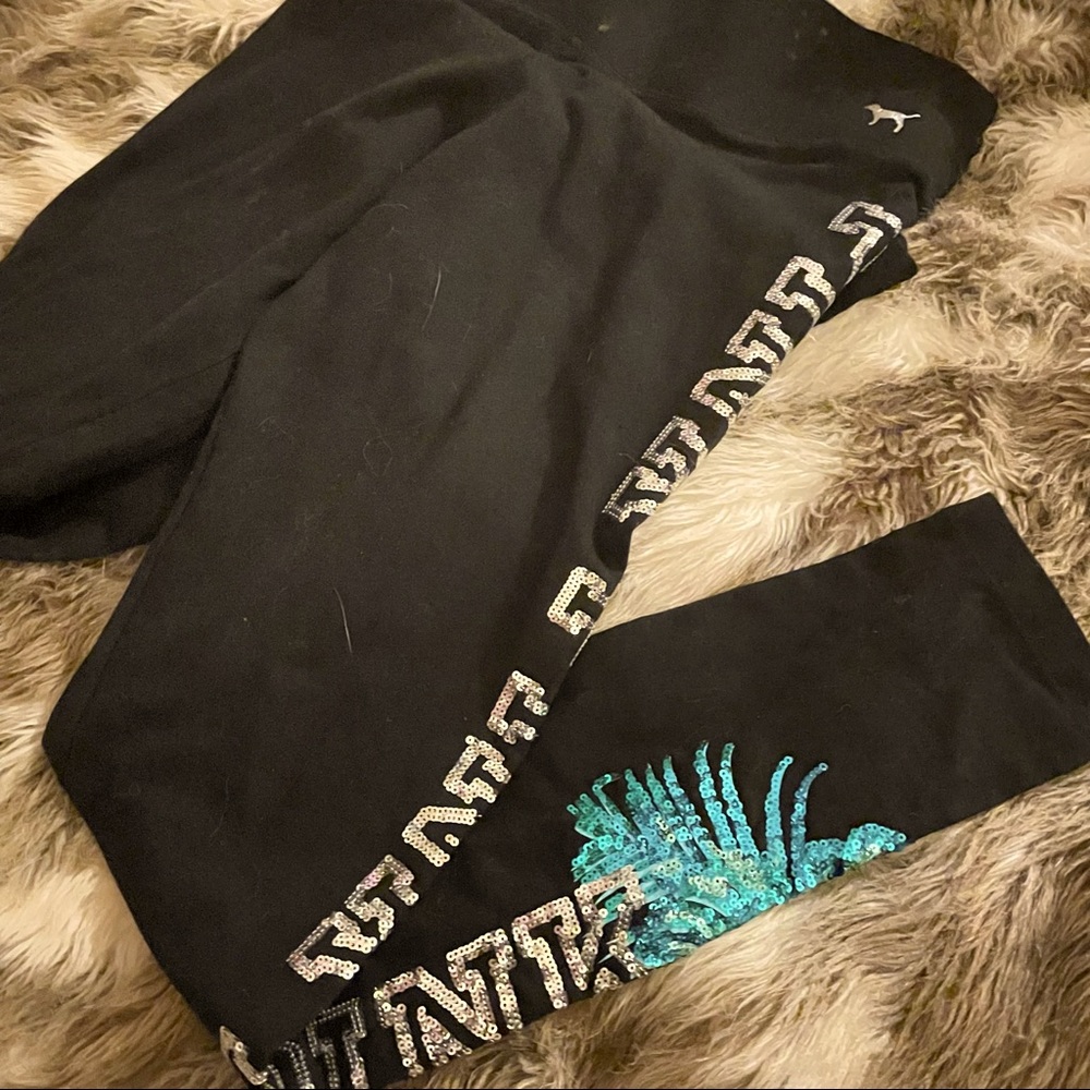 NWOT PINK Vs TROPICAL BLING MED BLING YIGA LEGGING